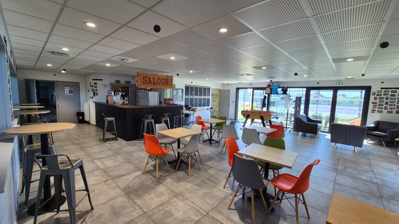Bar Saloon et espace convivialité du club-house