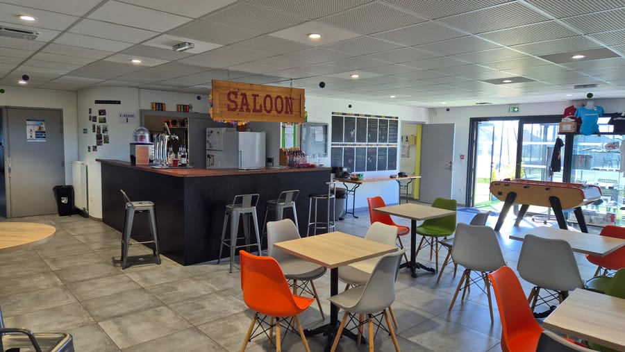 Bar Saloon du club-house TCM Rivery
